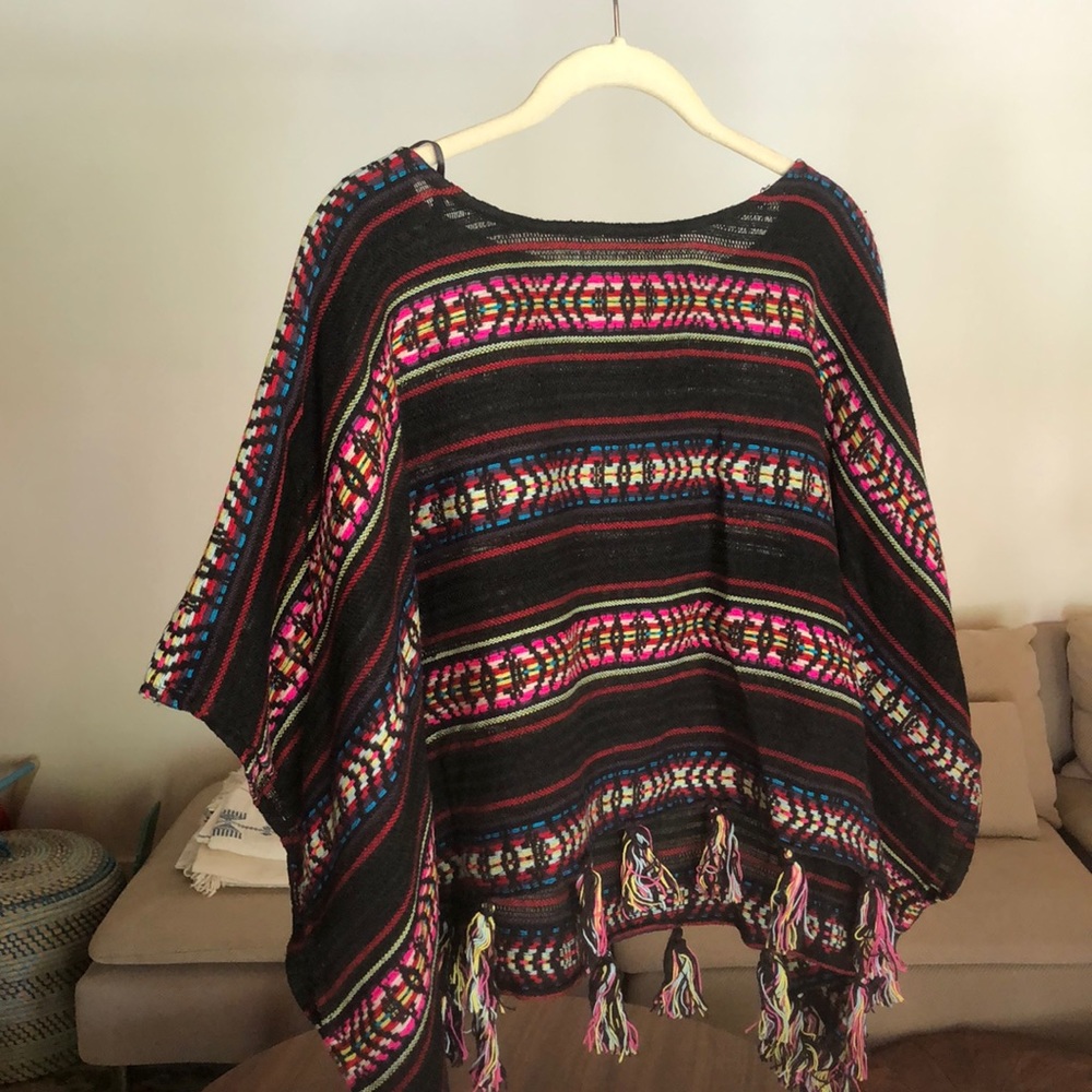 Black and multicolored Ecote bohemian shirt.